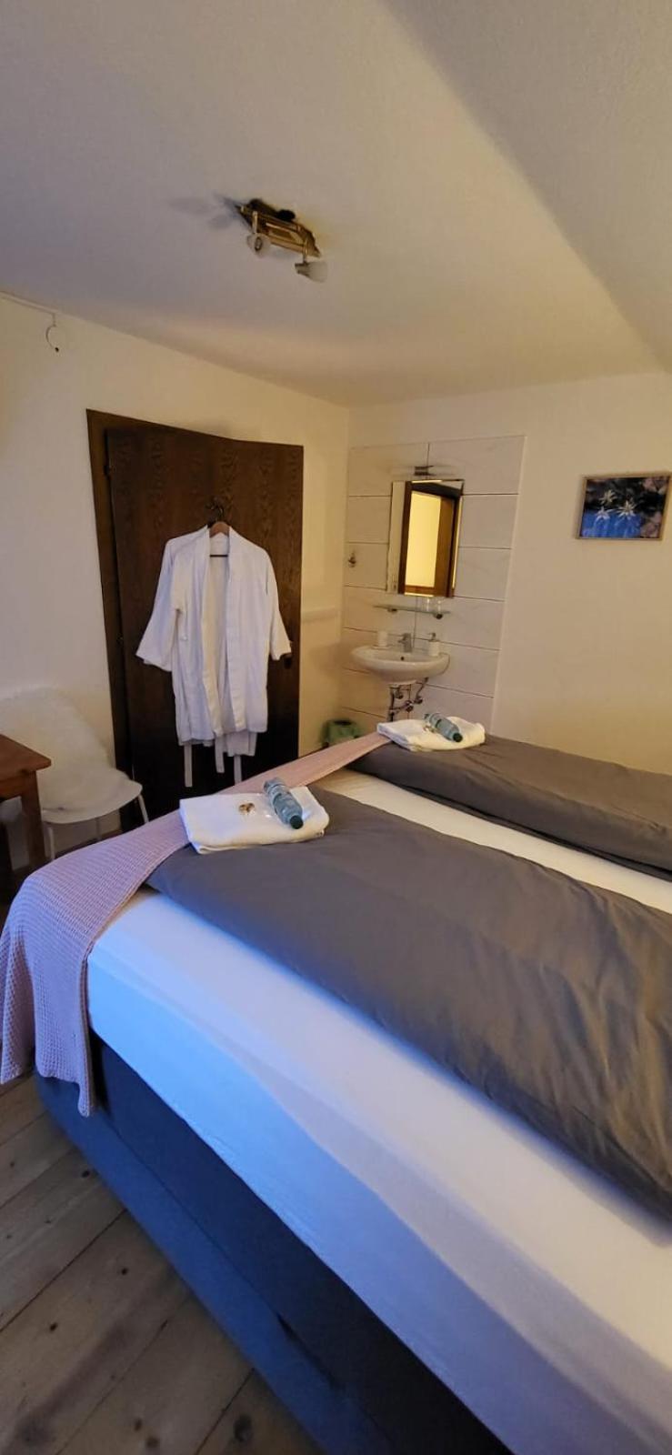 Zum Schneider Bed and Breakfast Finkenberg Buitenkant foto
